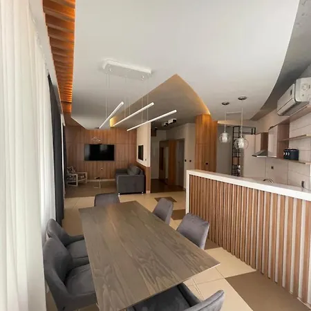 Leo Lux 1 Apartment *