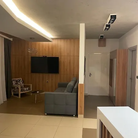 Leo Lux 1 Apartment Nis