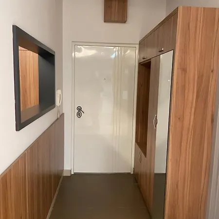 Leo Lux 1 Apartment *