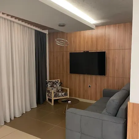 Leo Lux 1 Apartment