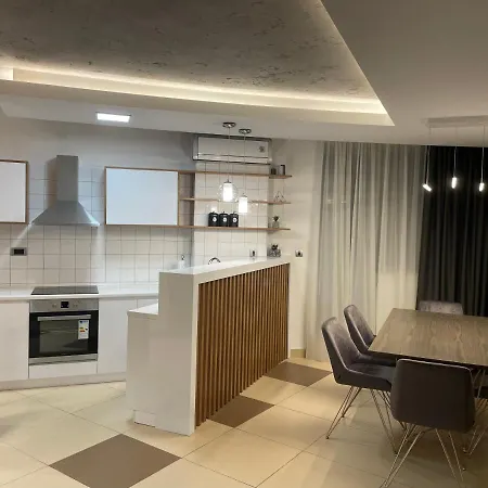 Leo Lux 1 Apartment