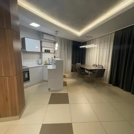 Leo Lux 1 Apartment