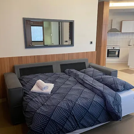 Leo Lux 1 Apartment